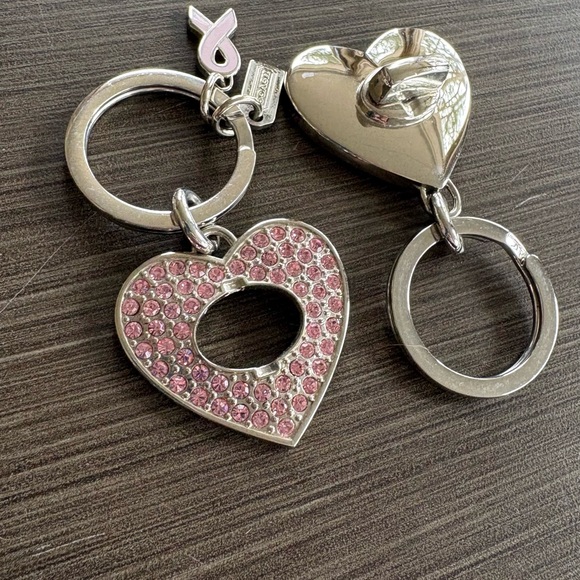 Coach Pink Crystal Heart Turnlock Valet Keychain Crystal 2008 - Picture 10 of 10